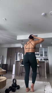 Cindy Tran feet photo thumbnail