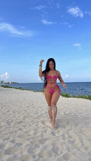 Cindy Tran feet photo thumbnail