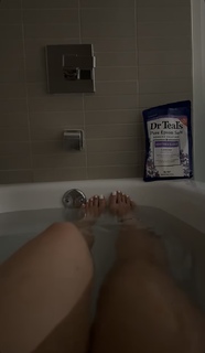 Cindy Tran feet photo thumbnail