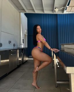 Cindy Tran feet photo thumbnail