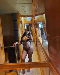 Cindy Tran feet photo thumbnail