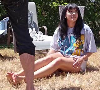 Cinnabrit feet photo thumbnail