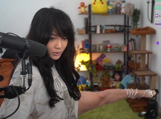 Cinnabrit feet photo thumbnail