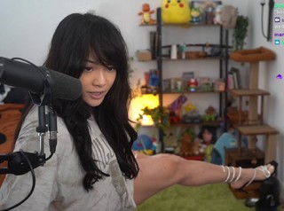 Cinnabrit feet photo thumbnail