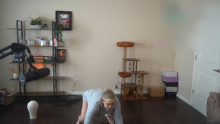 Cinnabrit feet photo thumbnail