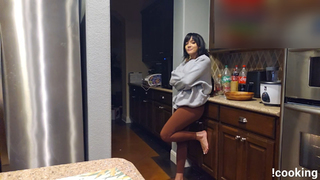 Cinnabrit feet photo thumbnail