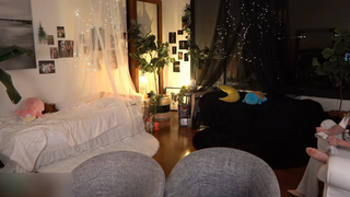 Cinnabrit feet photo thumbnail