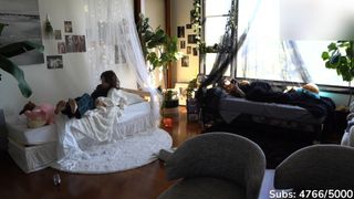 Cinnabrit feet photo thumbnail