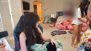 Cinnabrit feet photo thumbnail