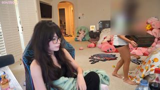 Cinnabrit feet photo thumbnail