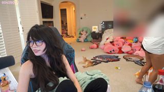 Cinnabrit feet photo thumbnail