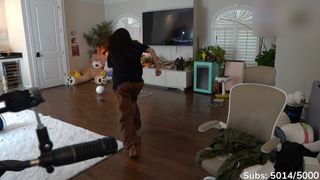 Cinnabrit feet photo thumbnail