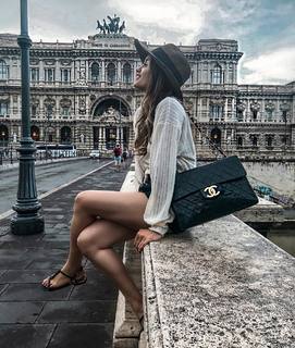 Cinta Laura Kiehl feet photo 3