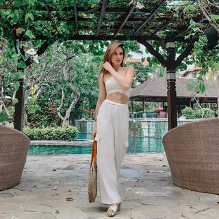 Cinta Laura Kiehl feet photo 3