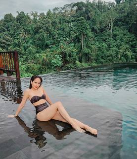 Cinta Laura Kiehl feet photo 5
