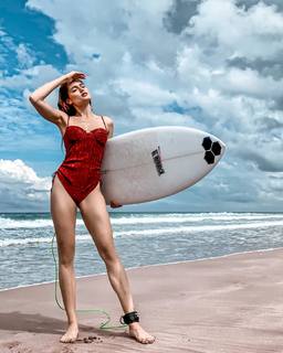 Cinta Laura Kiehl feet photo 8