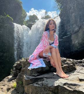 Cinta Laura Kiehl feet photo 3