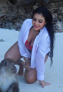 Cinthia Cruz feet photo 6