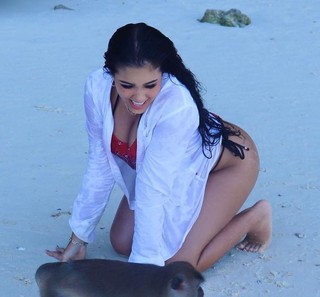 Cinthia Cruz feet photo 3
