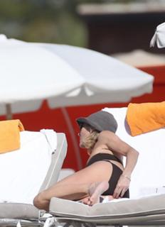 Claire Chazal feet photo 5