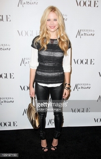 Claire Coffee feet photo thumbnail