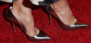 Claire Danes feet photo thumbnail