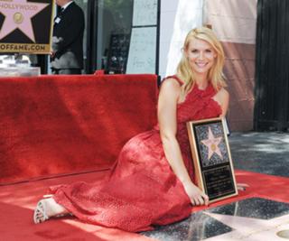 Claire Danes feet photo thumbnail