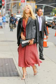 Claire Danes feet photo thumbnail