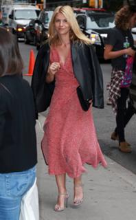 Claire Danes feet photo thumbnail