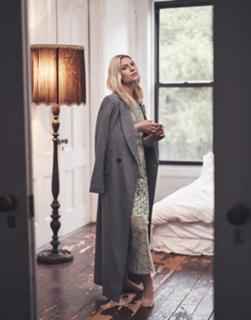 Claire Danes feet photo thumbnail