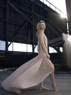 Claire Danes feet photo thumbnail
