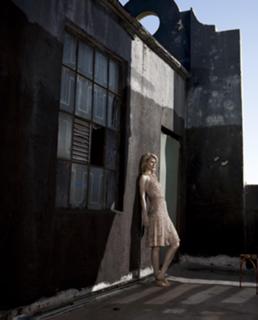 Claire Danes feet photo thumbnail