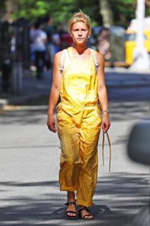 Claire Danes feet photo thumbnail