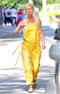 Claire Danes feet photo thumbnail