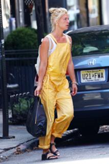 Claire Danes feet photo thumbnail