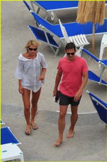 Claire Danes feet photo thumbnail