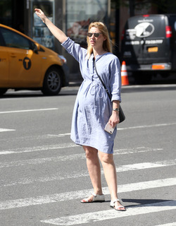 Claire Danes feet photo thumbnail