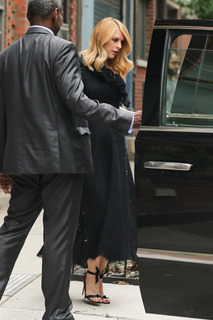 Claire Danes feet photo thumbnail