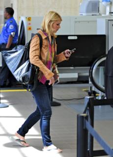 Claire Danes feet photo thumbnail