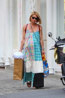 Claire Danes feet photo thumbnail
