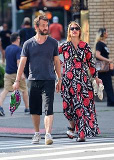 Claire Danes feet photo thumbnail