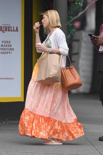 Claire Danes feet photo thumbnail