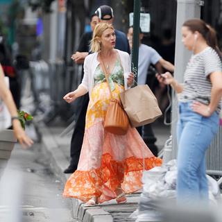 Claire Danes feet photo thumbnail