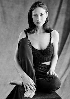 Claire Forlani feet photo thumbnail