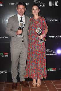 Claire Forlani feet photo thumbnail