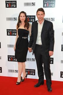 Claire Forlani feet photo thumbnail