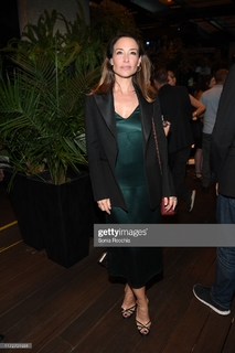 Claire Forlani feet photo thumbnail