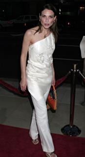 Claire Forlani feet photo thumbnail