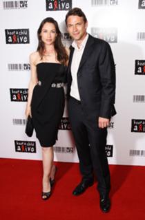 Claire Forlani feet photo thumbnail