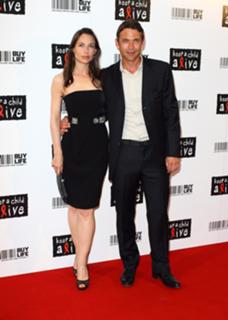 Claire Forlani feet photo thumbnail